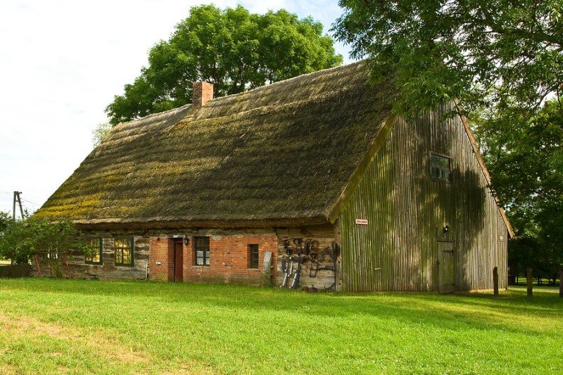 Chrystkowo - dom podcieniowy z 1770 roku, widok od strony zaplecza. 